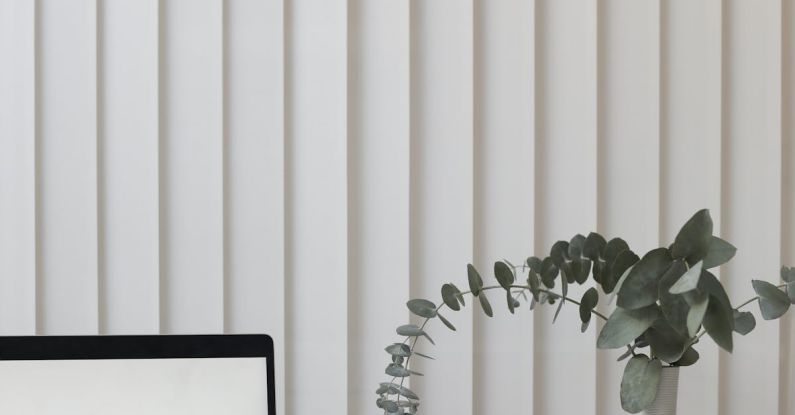 Work-life Freelance - Light workplace with laptop in office