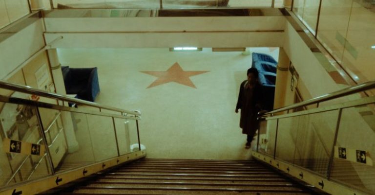 STAR Method - Stairs and Star on Floor