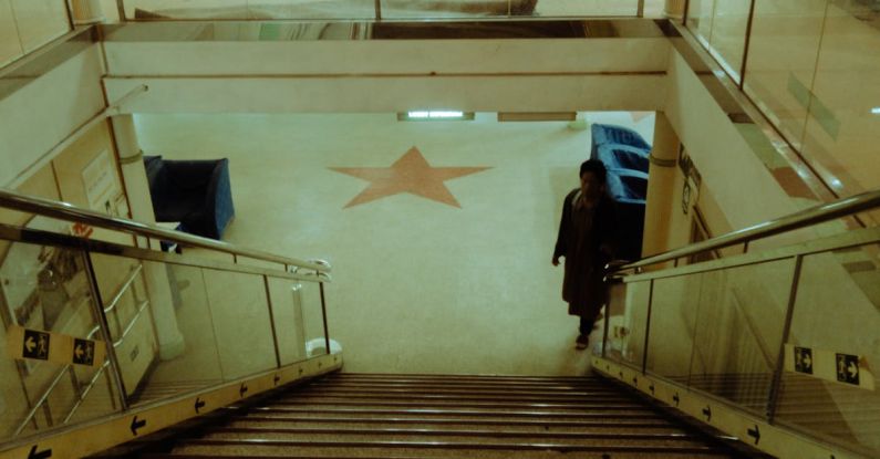 STAR Method - Stairs and Star on Floor